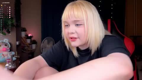 -Lisa- Help me to reach 100 thumbs up3 online show from October 2025 08:52:02 PM