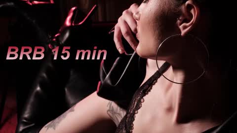 Snapshot of lisamooore chatting on November 2025 07:08:02 AM Lisa Moore online show from November 2025 07:08:02 AM