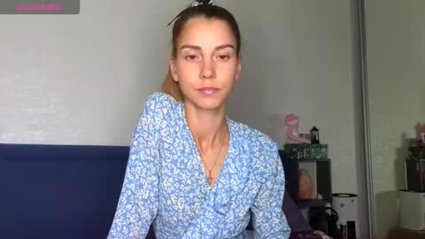 Kris Maks online show from September 2025 04:45:02 PM