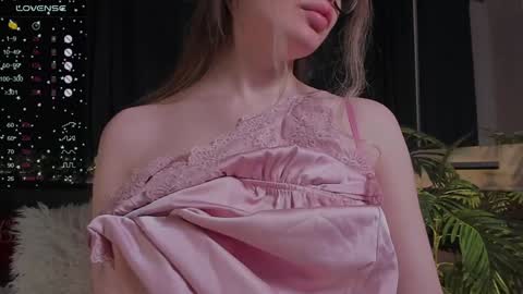 Snapshot of lissa_rose chatting on December 2024 10:59:01 AM lissa_rose online show from December 2024 10:59:01 AM