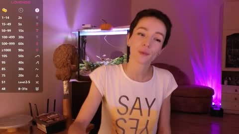 Snapshot of litllle_alis_a chatting on November 2025 09:15:01 PM Alisa online show from November 2025 09:15:01 PM