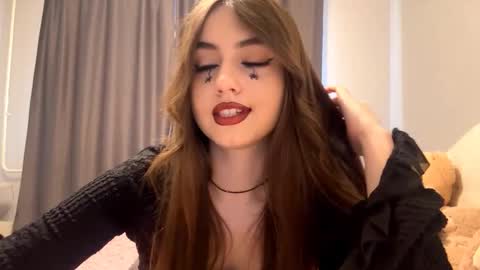 Snapshot of little_anioneta chatting on October 2025 04:02:02 AM Catherine online show from October 2025 04:02:02 AM