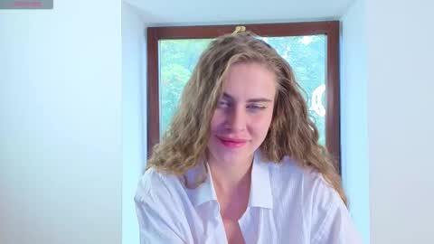 Snapshot of little_cu1tie chatting on October 2025 10:45:02 AM Margo online show from October 2025 10:45:02 AM