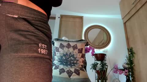 Snapshot of little_izzi chatting on October 2025 05:01:01 PM Izzi online show from October 2025 05:01:01 PM