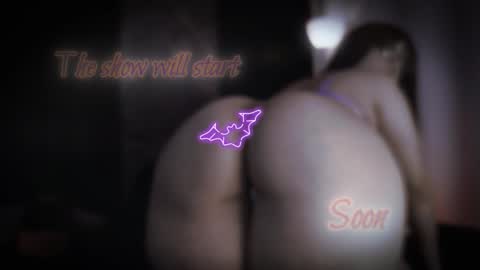 Snapshot of little_maeve chatting on October 2025 11:06:02 PM Maeve online show from October 2025 11:06:02 PM