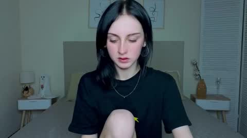 Snapshot of little_mollee chatting on November 2025 09:48:02 PM little_mollee online show from November 2025 09:48:02 PM