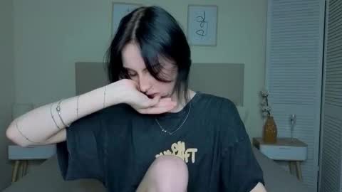 Snapshot of little_mollee chatting on November 2025 10:09:01 PM little_mollee online show from November 2025 10:09:01 PM