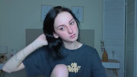 Snapshot of little_mollee chatting on November 2025 04:40:01 AM little_mollee online show from November 2025 04:40:01 AM