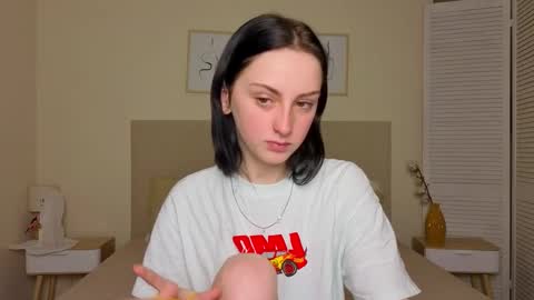 Snapshot of little_mollee chatting on November 2025 04:01:01 AM little_mollee online show from November 2025 04:01:01 AM