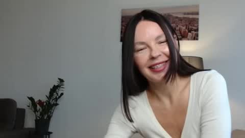 Nicole online show from September 2025 01:36:01 PM
