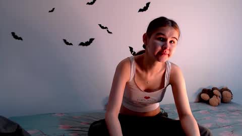 Snapshot of little_owlx chatting on October 2025 10:10:01 PM Alice.. online show from October 2025 10:10:01 PM