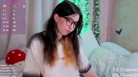 Snapshot of little_teya chatting on November 2025 10:25:02 AM little Teya online show from November 2025 10:25:02 AM