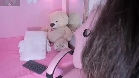 Ari online show from October 2025 07:10:02 PM