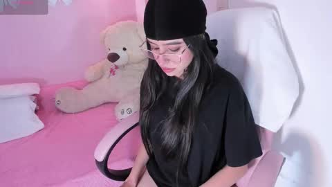 Ari online show from October 2025 07:11:01 PM