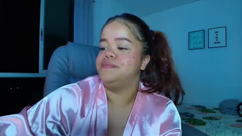 Snapshot of littlee_sophiee chatting on December 2024 02:31:01 AM Sophie online show from December 2024 02:31:01 AM