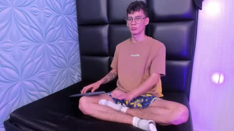 MAX online show from October 2025 12:01:02 PM