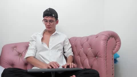 MAX online show from October 2025 05:51:02 AM