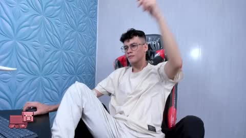 MAX online show from October 2025 04:35:02 AM