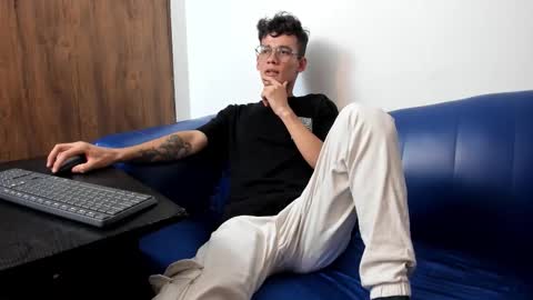 MAX online show from November 2025 06:18:01 PM