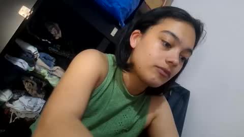 Snapshot of littlemelii chatting on October 2025 11:59:02 PM Melia online show from October 2025 11:59:02 PM