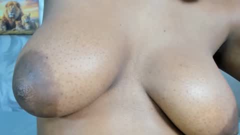 Snapshot of littlemissdirty1 chatting on October 2025 06:39:01 PM senga online show from October 2025 06:39:01 PM