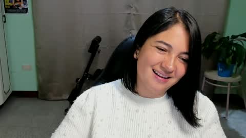 Snapshot of littleprety6969 chatting on October 2025 06:35:02 AM Mia Wednesday to Sunday 730 am to 1030 am Colombian Hour D online show from October 2025 06:35:02 AM