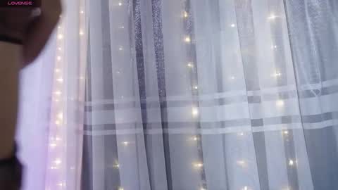 littletammy_ online show from October 2025 01:53:02 PM