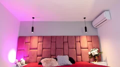 Snapshot of littlevaale chatting on October 2025 12:01:02 PM littlevaale online show from October 2025 12:01:02 PM