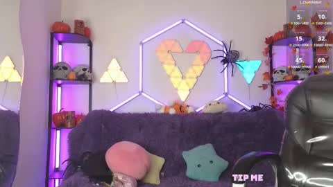 littlevixen18 online show from October 2025 02:04:01 PM