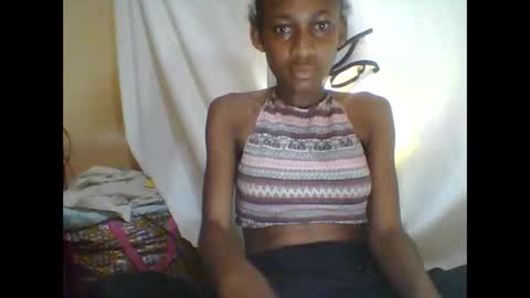 Snapshot of littleyanah chatting on September 2025 01:07:01 AM yanah online show from September 2025 01:07:01 AM