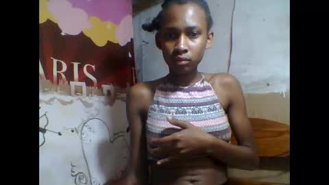 Snapshot of littleyanah chatting on October 2025 05:37:01 AM yanah online show from October 2025 05:37:01 AM