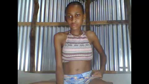 Snapshot of littleyanah chatting on November 2025 09:05:02 PM yanah online show from November 2025 09:05:02 PM