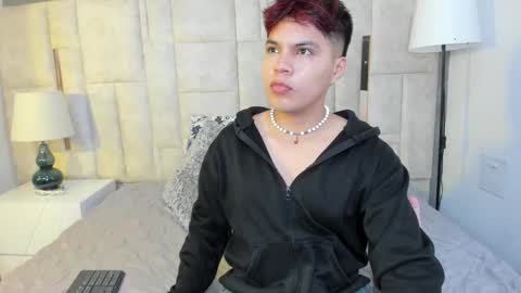 Snapshot of littlezanee chatting on December 2025 11:52:01 AM ZANE online show from December 2025 11:52:01 AM