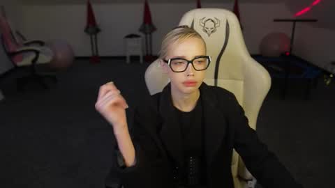 Snapshot of livehub054 chatting on December 2025 11:14:02 AM Sheryl online show from December 2025 11:14:02 AM