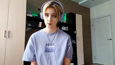 Nora online show from September 2025 12:05:01 PM