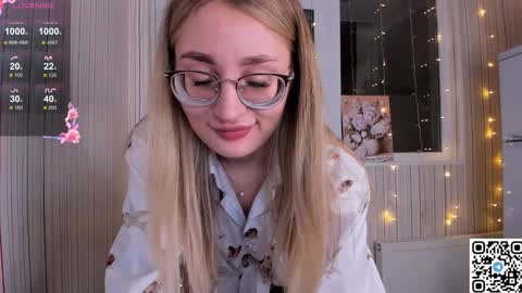 Snapshot of livyybosom chatting on January 2025 07:34:01 PM My name is Livy Nice to meet you Thumbs up please its important online show from January 2025 07:34:01 PM