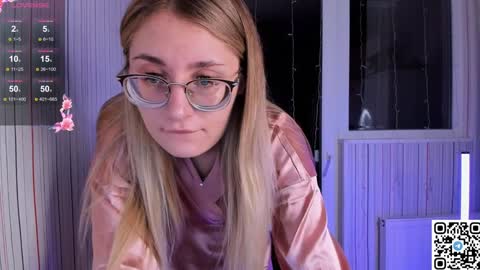 Snapshot of livyybosom chatting on January 2025 03:18:01 PM My name is Livy Nice to meet you Thumbs up please its important online show from January 2025 03:18:01 PM