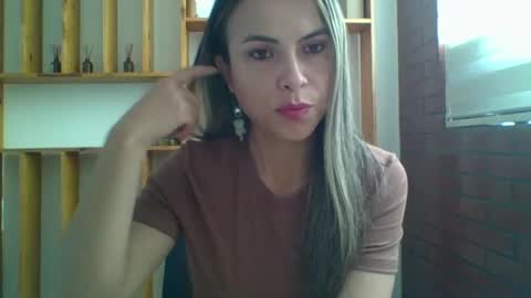 liz_28 online show from September 2025 04:06:02 PM