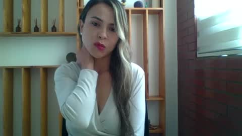 liz_28 online show from October 2025 03:54:02 PM