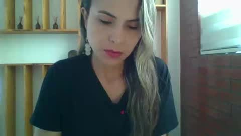liz_28 online show from October 2025 04:50:01 PM