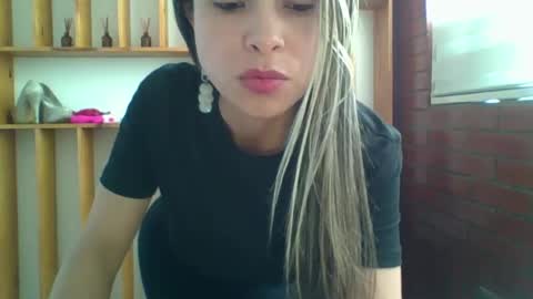 liz_28 online show from October 2025 04:00:01 PM