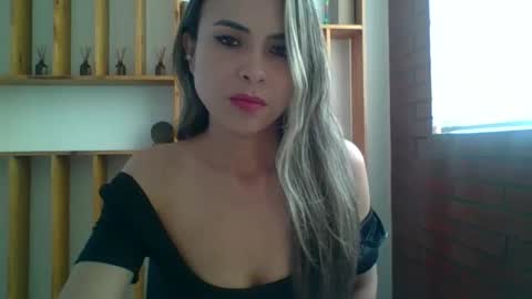 liz_28 online show from October 2025 04:41:01 PM