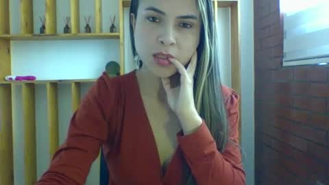 liz_28 online show from November 2025 02:50:01 PM