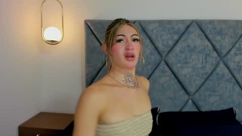 lizz_luna online show from December 2024 01:29:01 PM