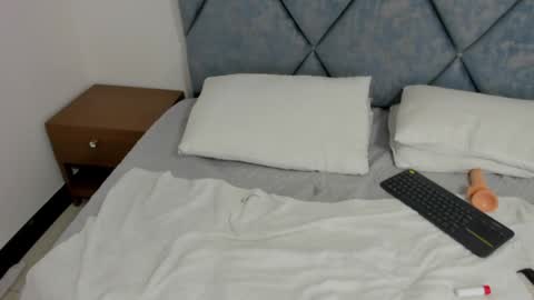 lizz_luna online show from December 2024 01:38:02 PM