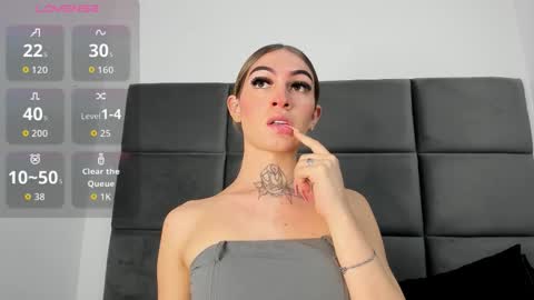 lizz_luna online show from September 2025 02:44:01 PM