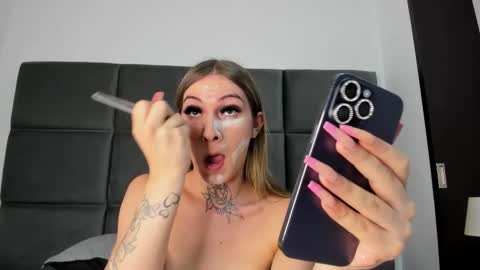 lizz_luna online show from October 2025 03:21:01 PM