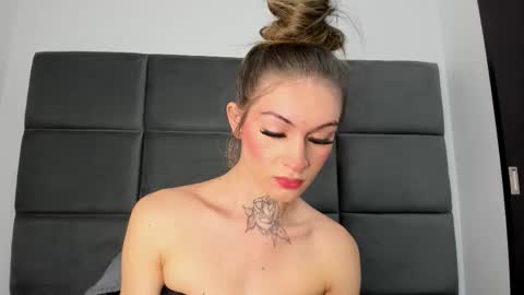 lizz_luna online show from October 2025 03:42:01 PM