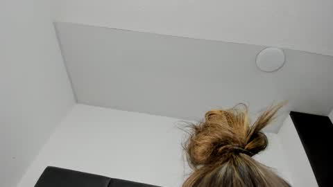 lizz_luna online show from October 2025 03:57:02 PM