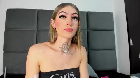 lizz_luna online show from October 2025 02:51:02 PM